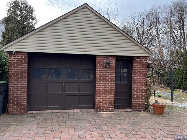 208 New Bridge Rd, Bergenfield NJ  07621-4124 exterior