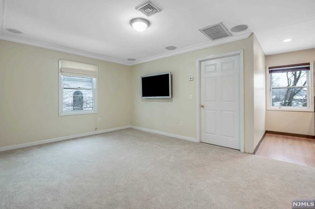 13 Franklin Tpke, Waldwick NJ  07463-1774 exterior