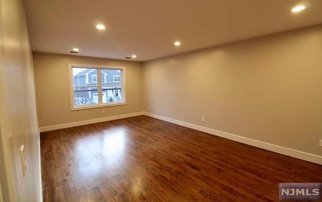 509 Forest Ave, Lyndhurst NJ  07071-2437 exterior