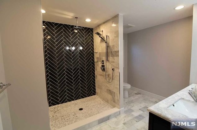 509 Forest Ave, Lyndhurst NJ  07071-2437 exterior