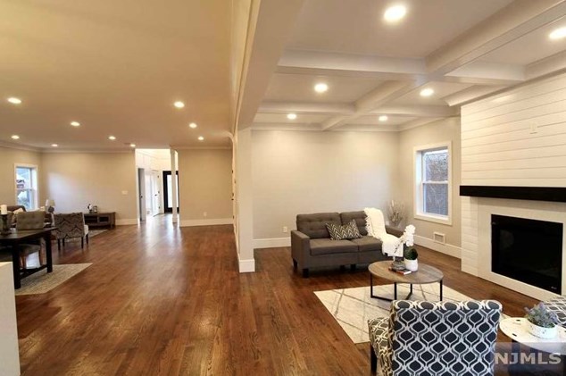 509 Forest Ave, Lyndhurst NJ  07071-2437 exterior