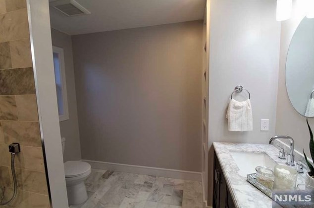 509 Forest Ave, Lyndhurst NJ  07071-2437 exterior