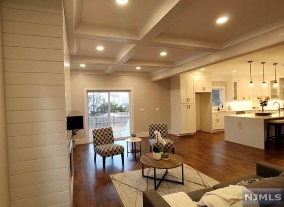 509 Forest Ave, Lyndhurst NJ  07071-2437 exterior