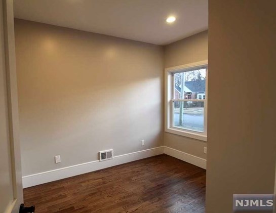 509 Forest Ave, Lyndhurst NJ  07071-2437 exterior