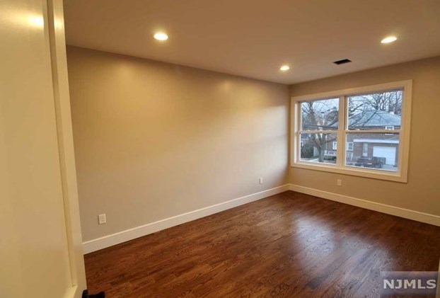 509 Forest Ave, Lyndhurst NJ  07071-2437 exterior