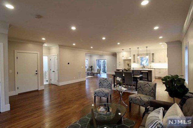 509 Forest Ave, Lyndhurst NJ  07071-2437 exterior