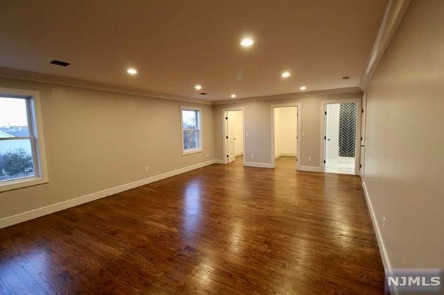 509 Forest Ave, Lyndhurst NJ  07071-2437 exterior