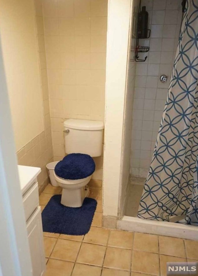 109 Home Pl, Lodi NJ  07644-1513 exterior