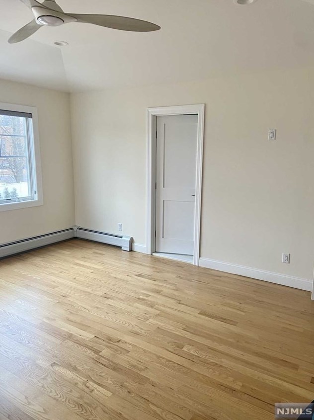31 Allen St, Cresskill, NJ 07626