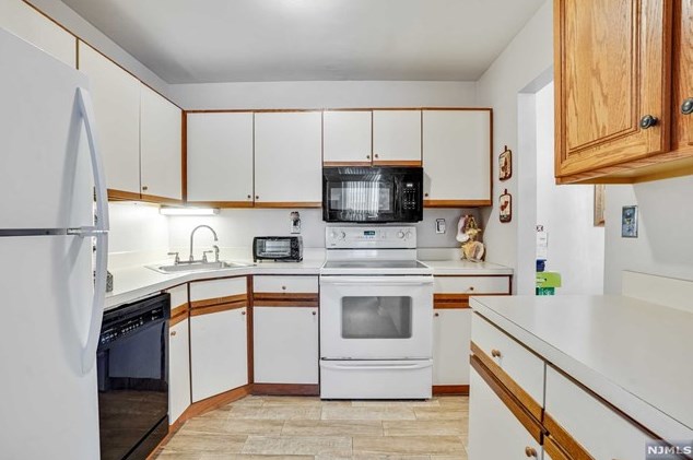 112-130 Sherwood Ave, Paterson NJ  07502-1800 exterior