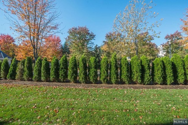 28 Devonshire Dr, Clifton NJ  07013-2661 exterior