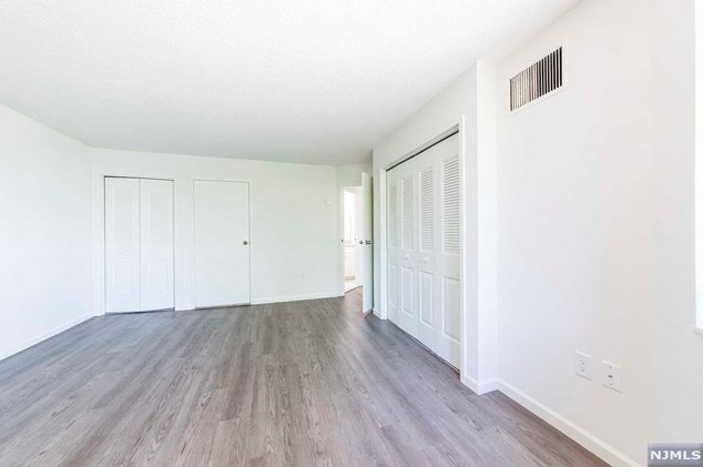 415 Harmon Cove Tower, Secaucus NJ  07094-1727 exterior