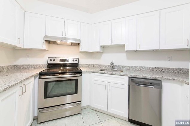 415 Harmon Cove Tower, Secaucus NJ  07094-1727 exterior