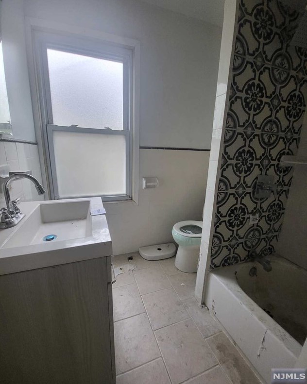 55 Nairn Pl, Newark NJ 07108-1408 exterior