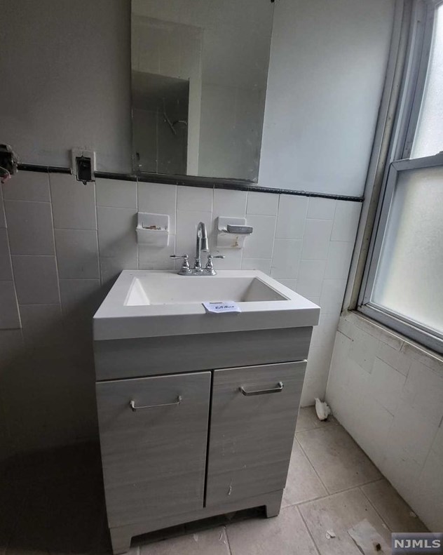 55 Nairn Pl, Newark NJ 07108-1408 exterior