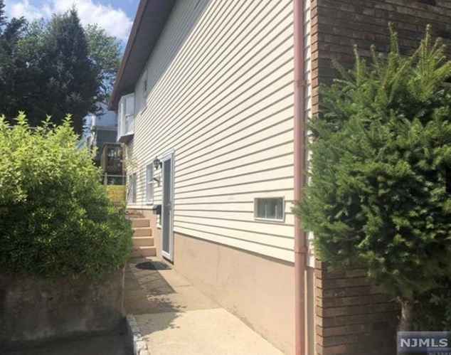 271 Westminster Pl, Lodi NJ  07644-1054 exterior