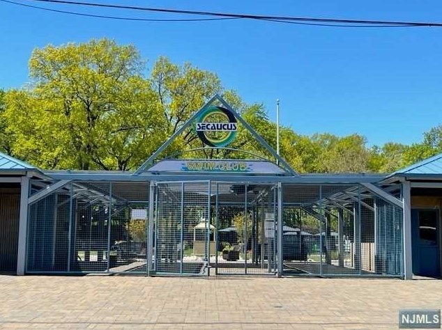 308 Born St, Secaucus NJ  07094-3730 exterior
