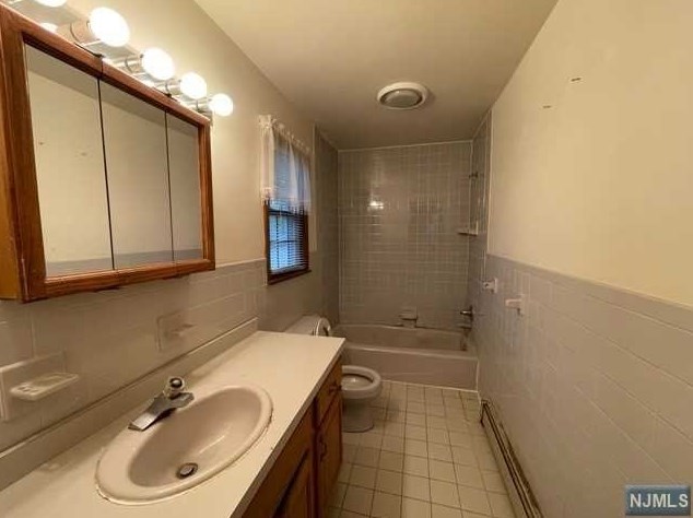 308 Born St, Secaucus NJ  07094-3730 exterior