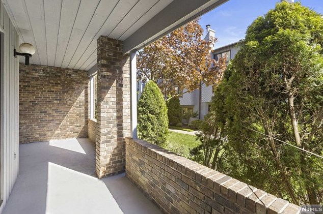 1459 John St, West Fort Lee NJ  07024-2564 exterior