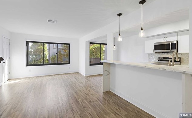 1459 John St, West Fort Lee NJ  07024-2564 exterior