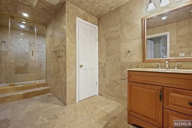 101 Essex Dr, Tenafly NJ  07670-2331 exterior