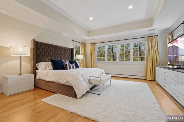 101 Essex Dr, Tenafly NJ  07670-2331 exterior