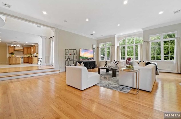 101 Essex Dr, Tenafly NJ  07670-2331 exterior