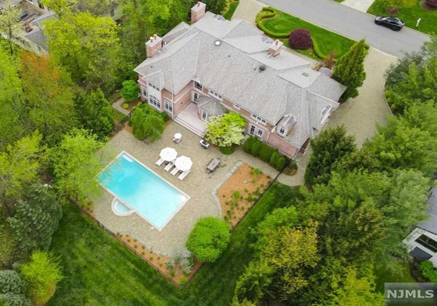 101 Essex Dr, Tenafly NJ  07670-2331 exterior