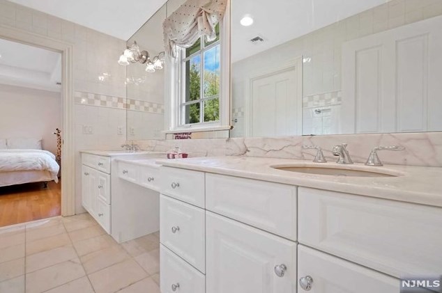 101 Essex Dr, Tenafly NJ  07670-2331 exterior