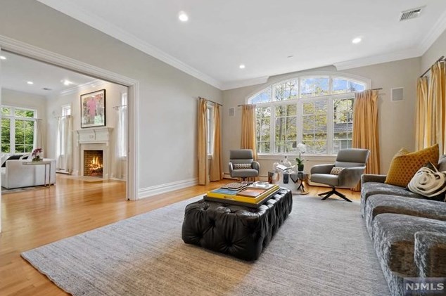 101 Essex Dr, Tenafly NJ  07670-2331 exterior