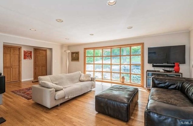 16 Farview Rd, Tenafly NJ  07670-2322 exterior