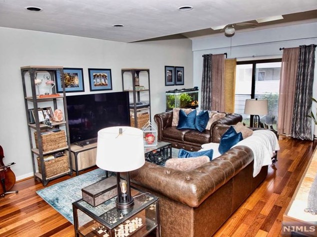 722 Mainsail Ln, Secaucus NJ  07094-2227 exterior
