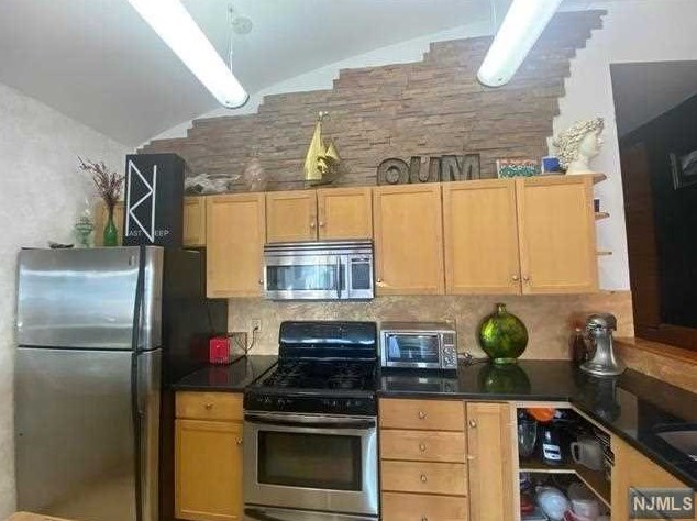 6300 Jefferson St, West New York NJ  07093-5333 exterior