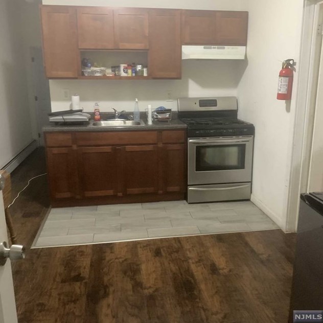 37 Schley St, Newark NJ  07112-1124 exterior