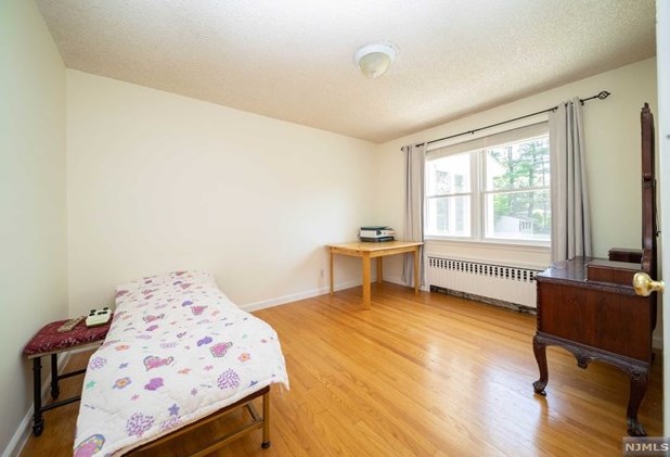 255 Pascack Rd, Paramus NJ  07652-4237 exterior