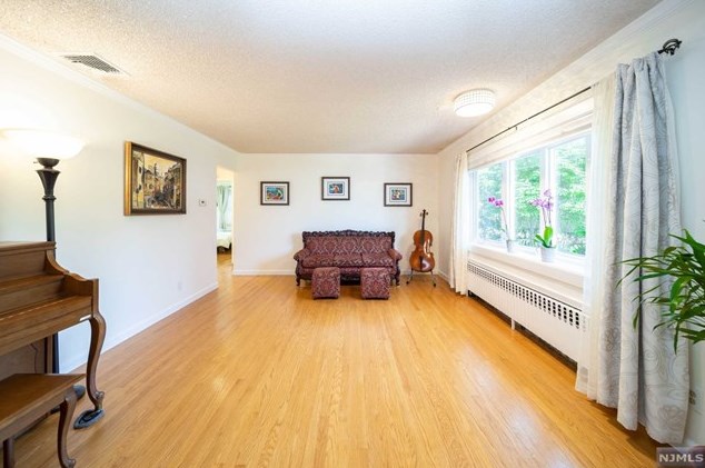 255 Pascack Rd, Paramus NJ  07652-4237 exterior