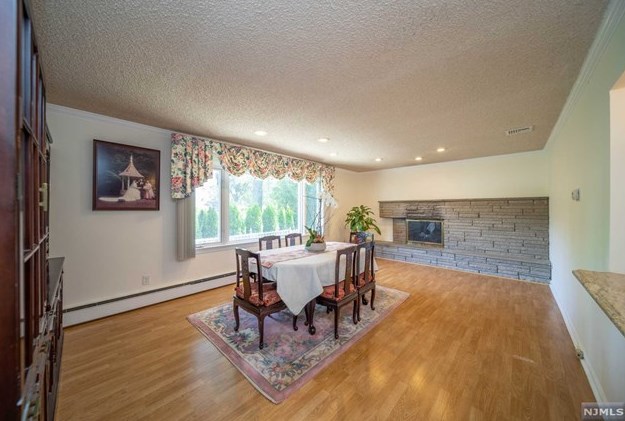 255 Pascack Rd, Paramus NJ  07652-4237 exterior