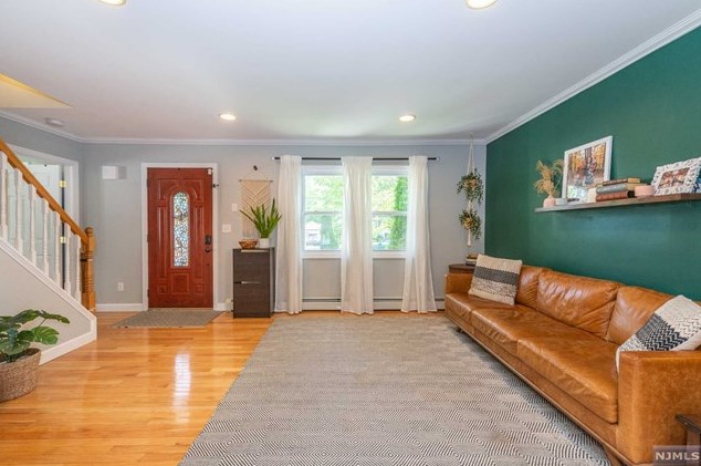 216 Zuber Pl, Maywood NJ  07607-1431 exterior