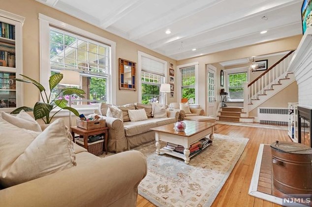 56 Hillside Ave, Tenafly NJ  07670-2114 exterior