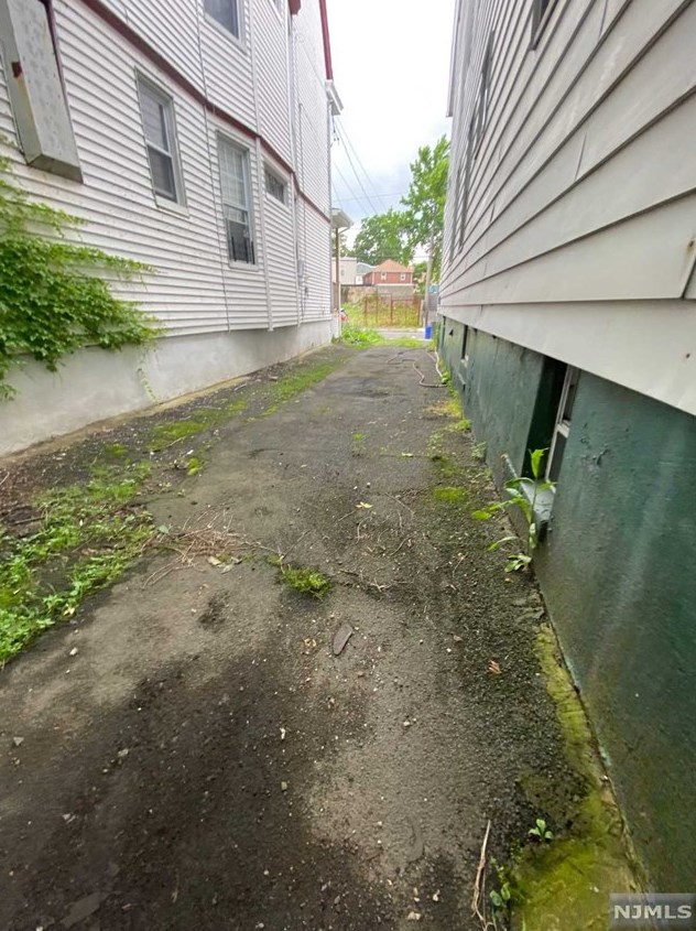 228 End Ave, Newark NJ  07106-2617 exterior