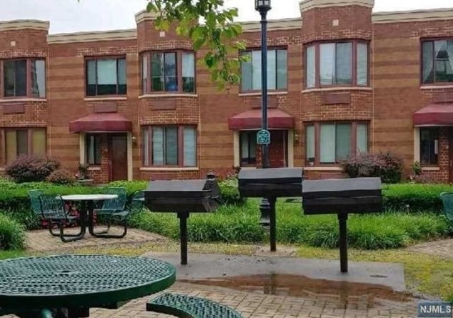 100 Old Palisade Rd, West Fort Lee NJ  07024-7064 exterior