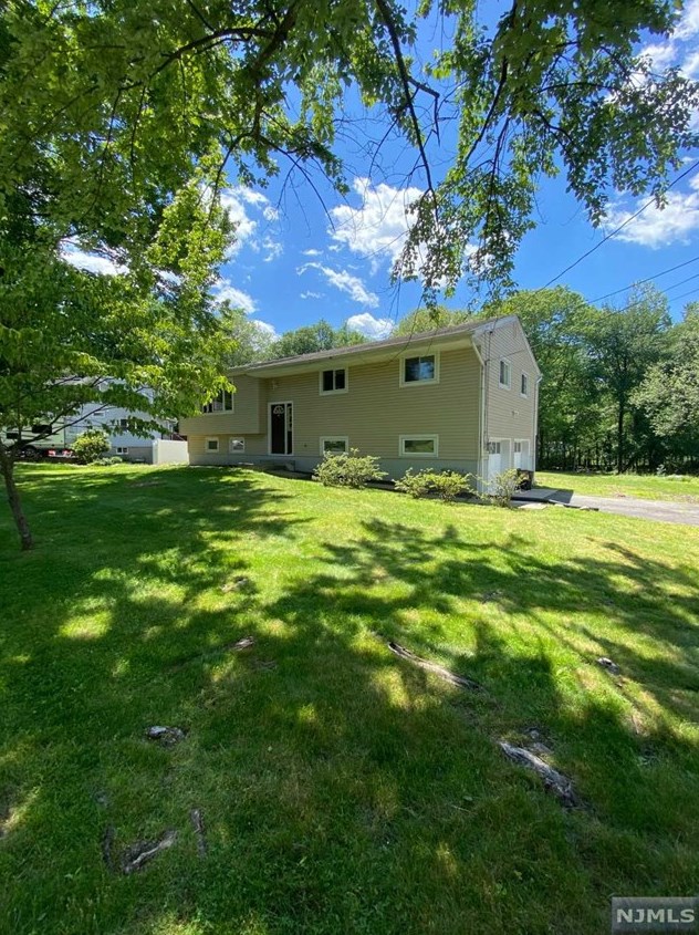 6 Windsor Rd, Montvale NJ  07645-2426 exterior