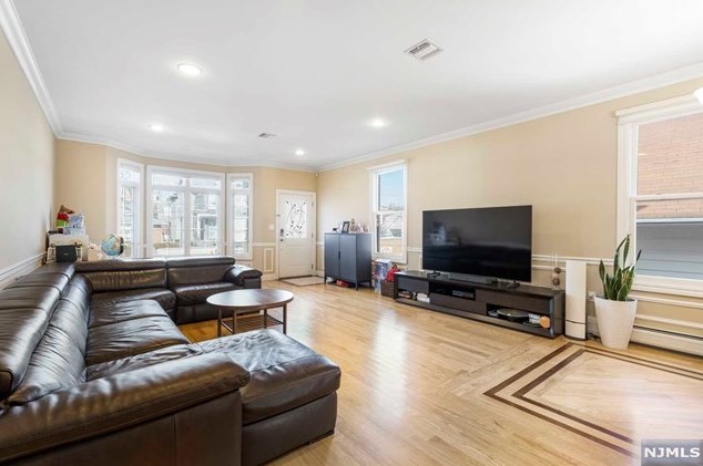 1156 15th St, West Fort Lee NJ  07024-1706 exterior