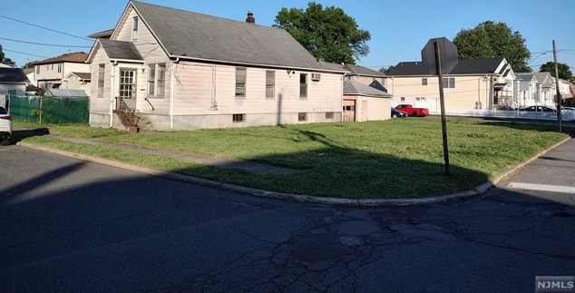 148 Grove St, Elmwood Park NJ  07407-2209 exterior
