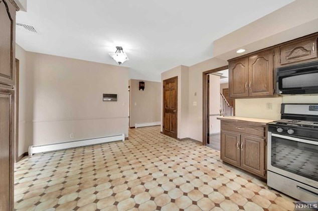 23 Bohnert Pl, Waldwick NJ  07463-1529 exterior