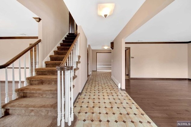 23 Bohnert Pl, Waldwick NJ  07463-1529 exterior