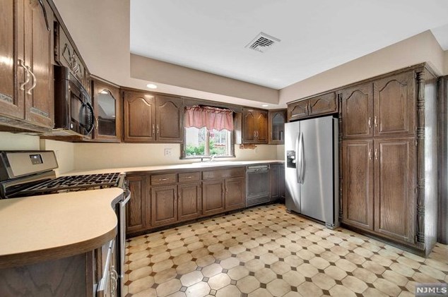 23 Bohnert Pl, Waldwick NJ  07463-1529 exterior