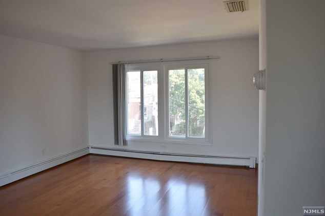 1515 11th St, West Fort Lee NJ  07024-2123 exterior