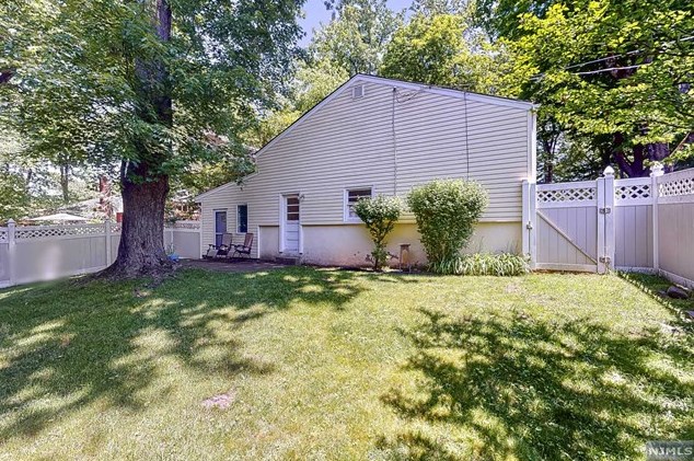 57 Richard St, Tenafly NJ  07670-1450 exterior