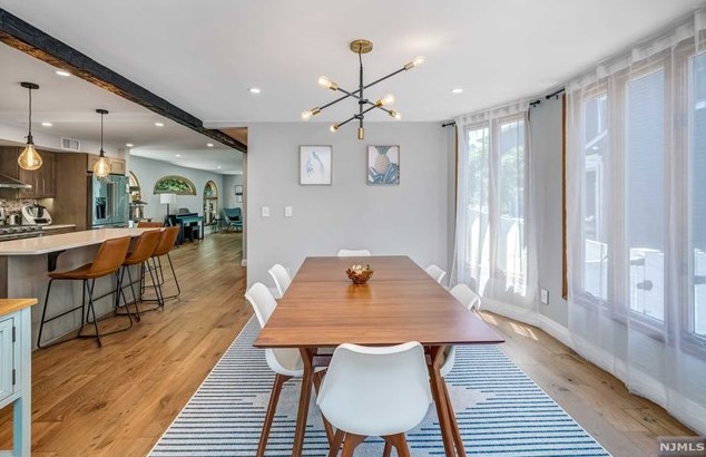 328 Travers Pl, Lyndhurst NJ  07071-2110 exterior